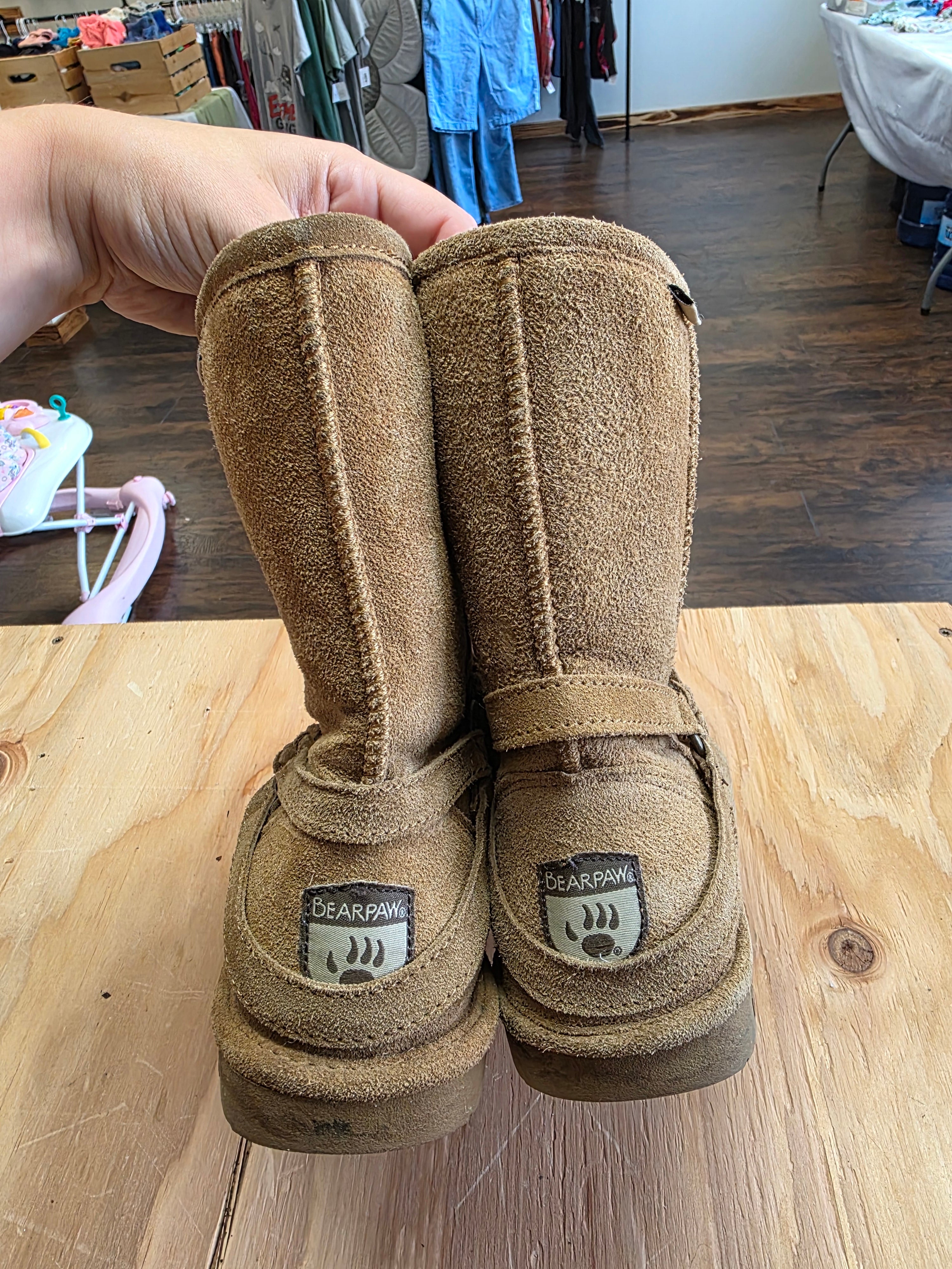 Bearpaw boots size 8