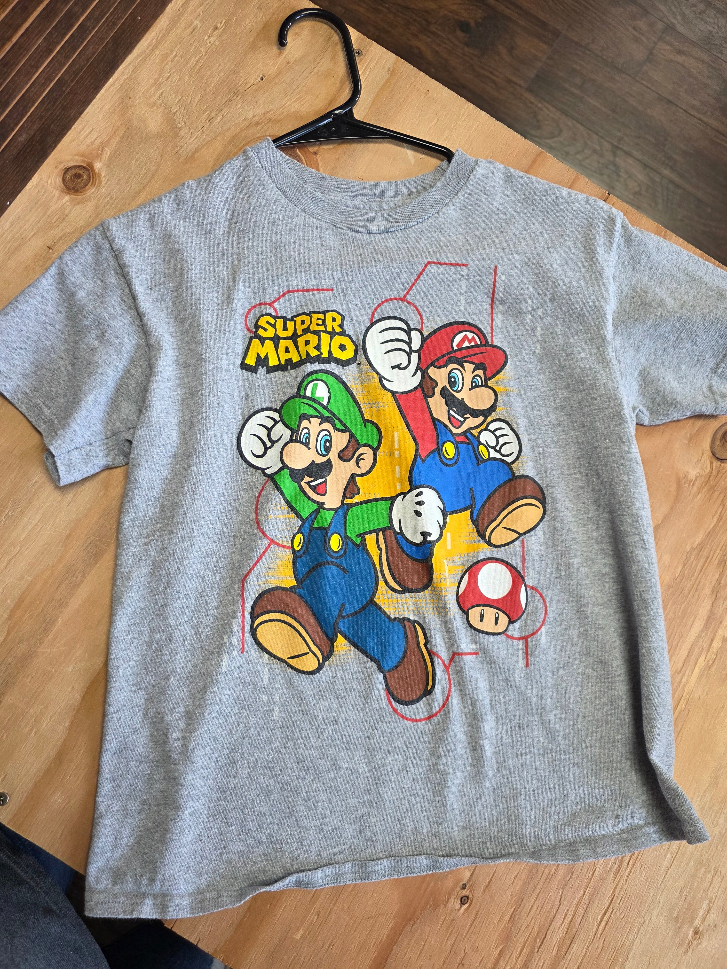 Super Mario T Shirt Medium