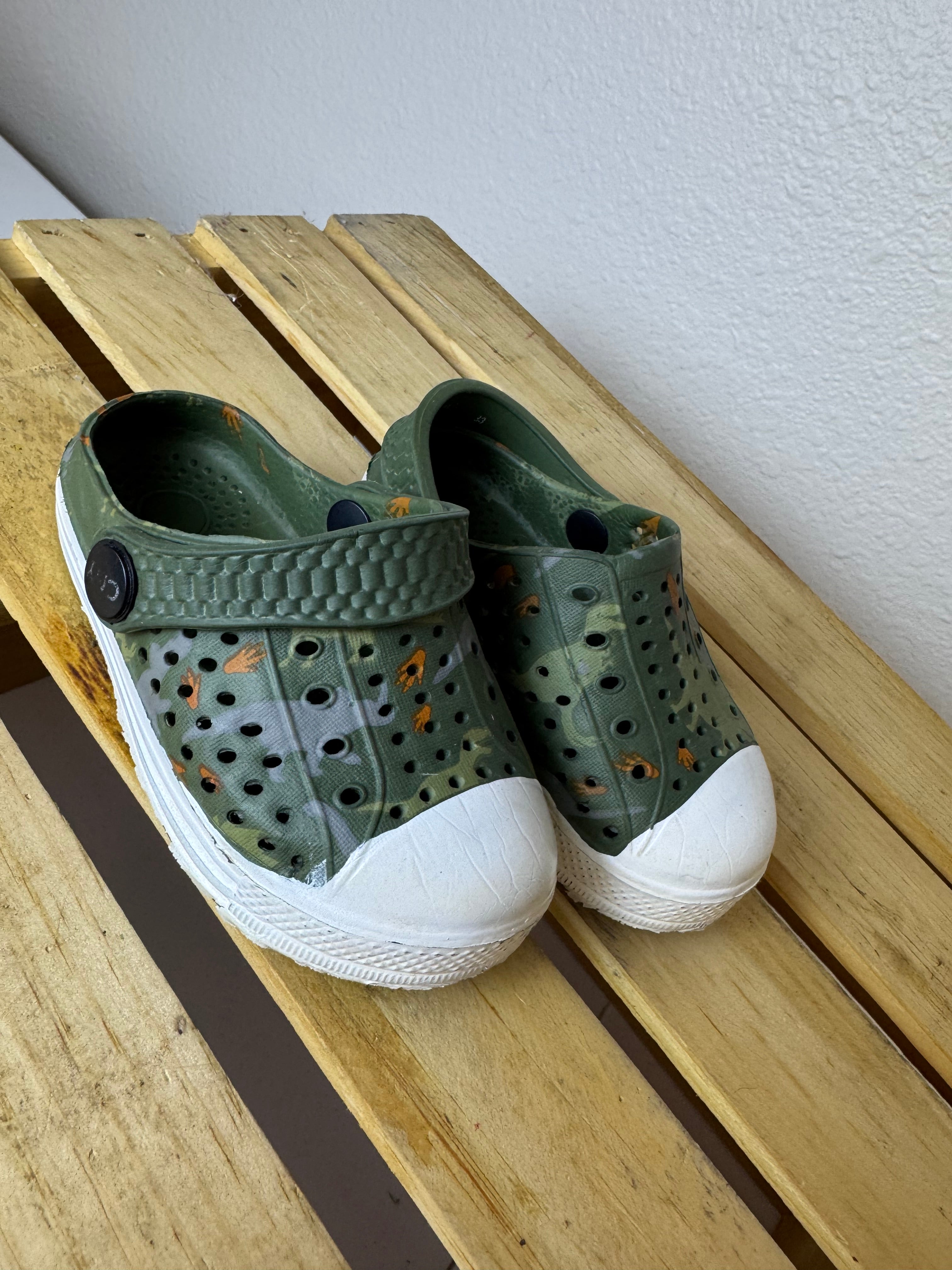 Knock Off Crocs 5.5