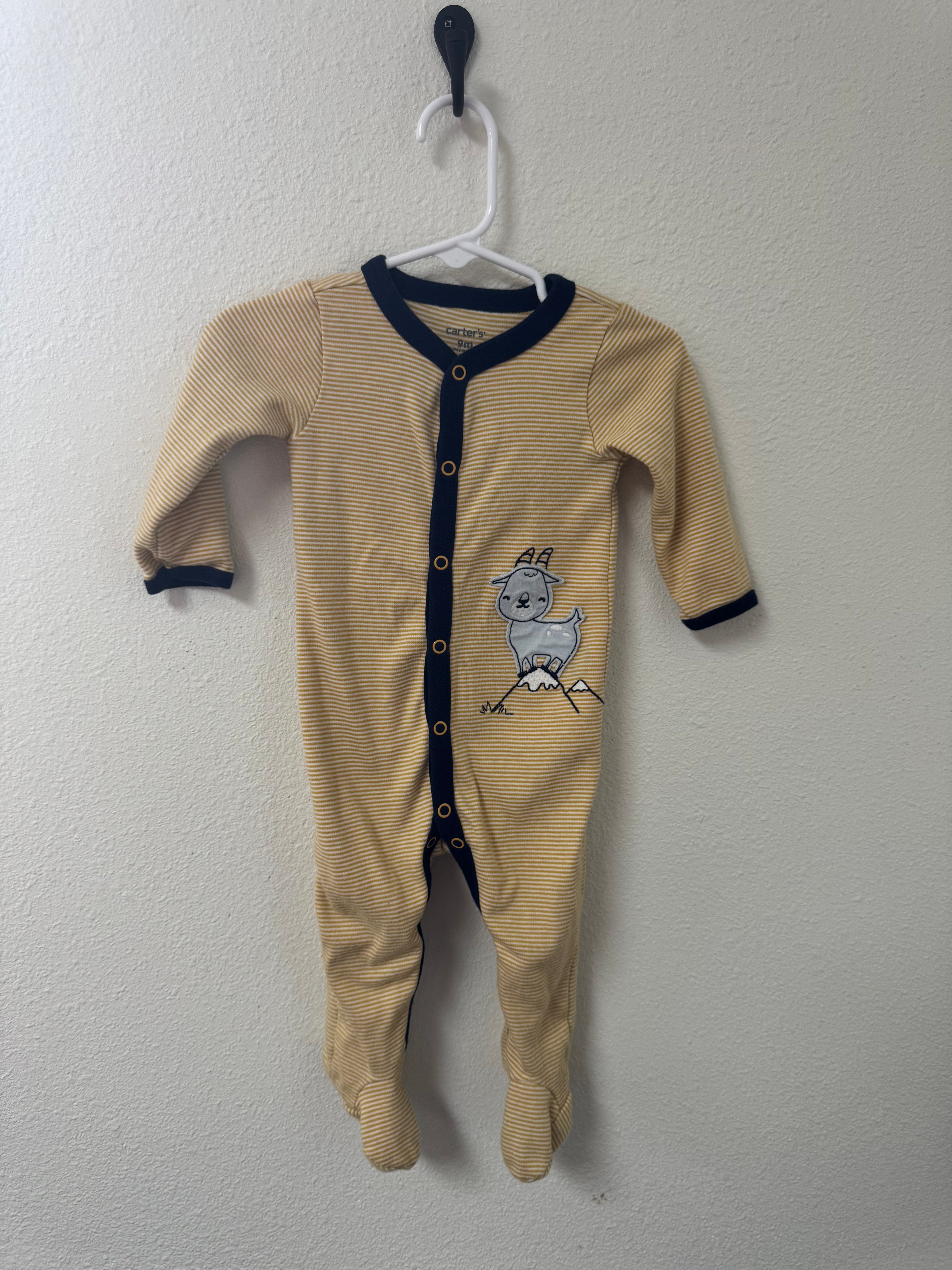 Carter’s Pajamas 9M