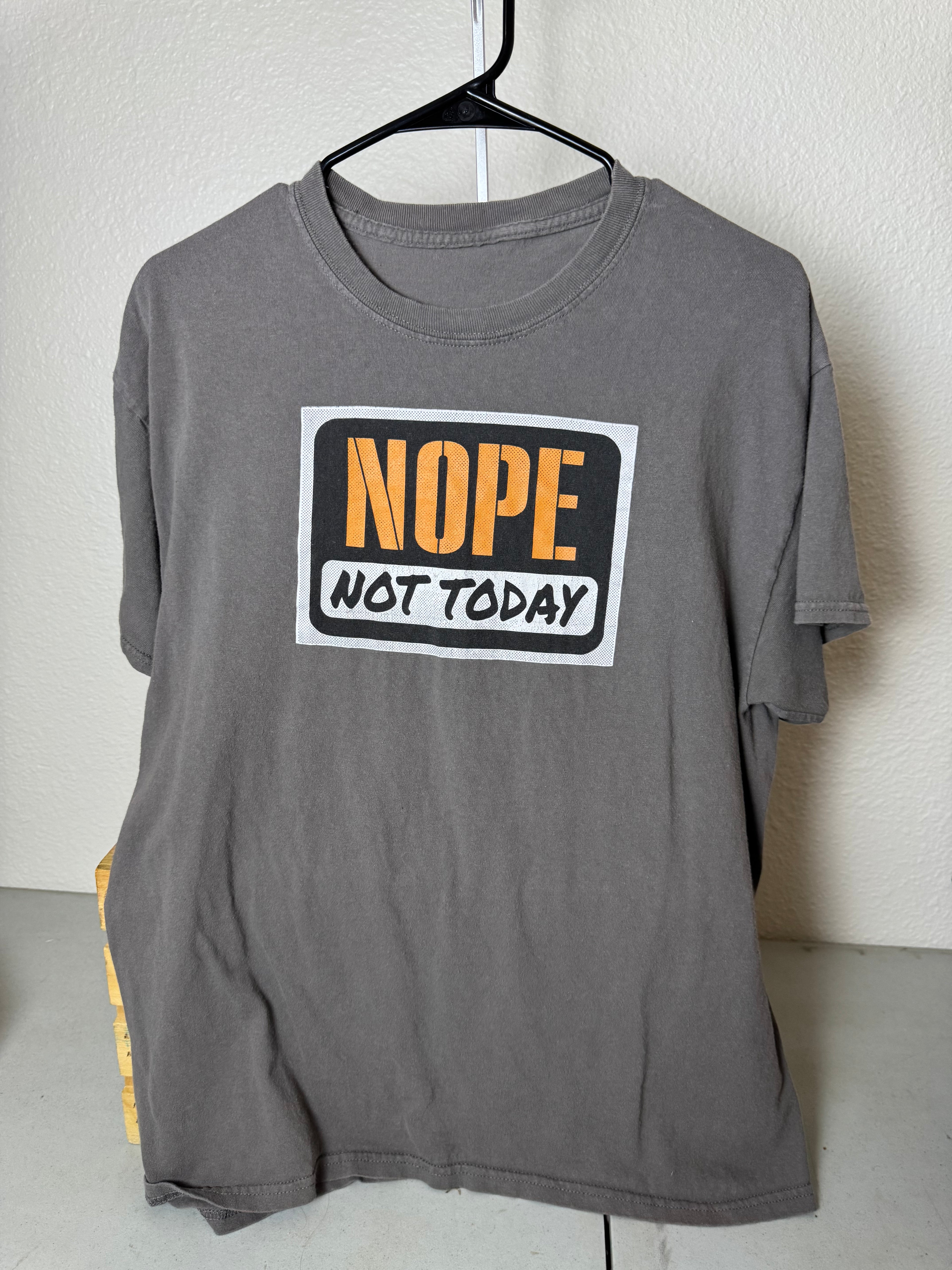 Graphic Short Sleeve L